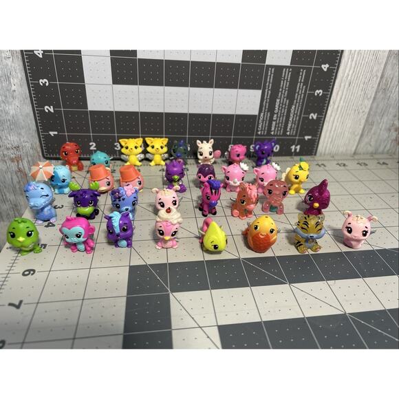Hatchimals lot of 32 figures - Picture 1 of 9